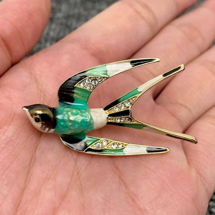Spilla Rondine smaltata con strass per la vendita all'ingrosso da parte di Mio Queena