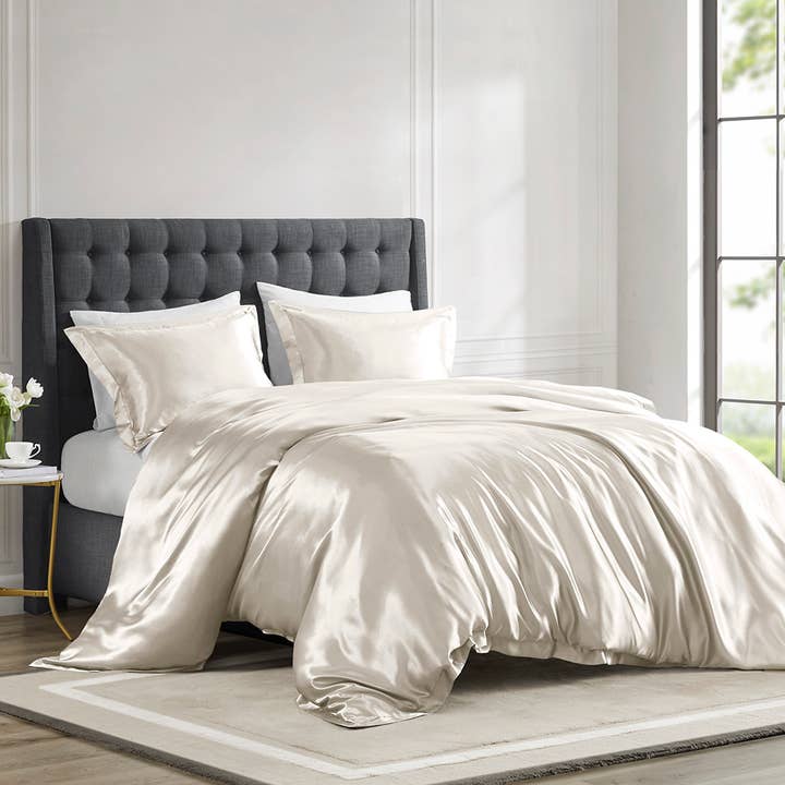 Olliix - Wholesale Bedding Set - 4 Piece Solid Satin Comforter Set, Ivory