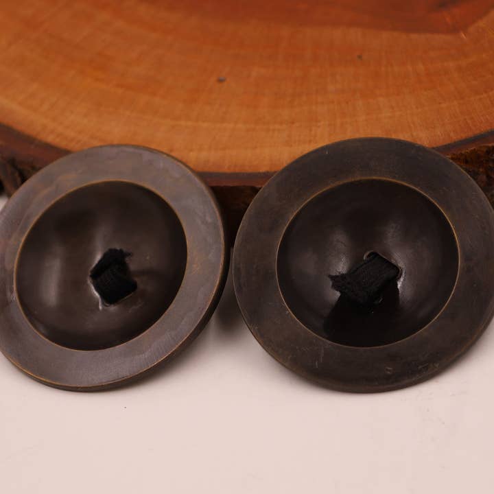 Lungta Imports - Vente Instruments de musique - 2 paires de cymbales à doigts Om Namah Shivaya en laiton Zills pour cloche4