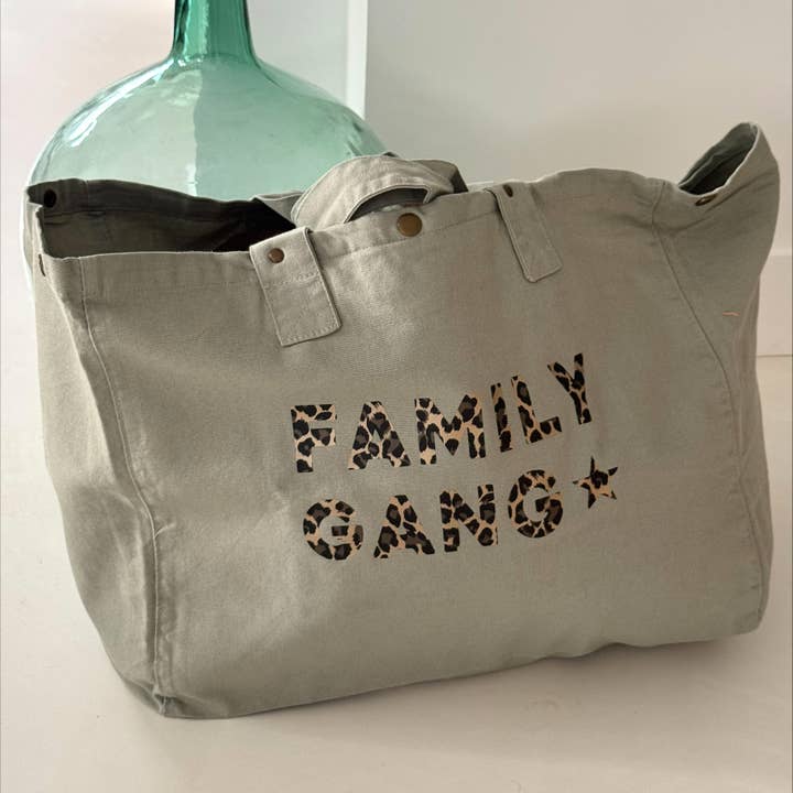 Grand cabas "Family Gang" et son imprimé léopard - 3 coloris et autres tendances Résultats pour léopard en vente B2B. Retours gratuits et paiement à 60 jours sur Faire sur Faire.