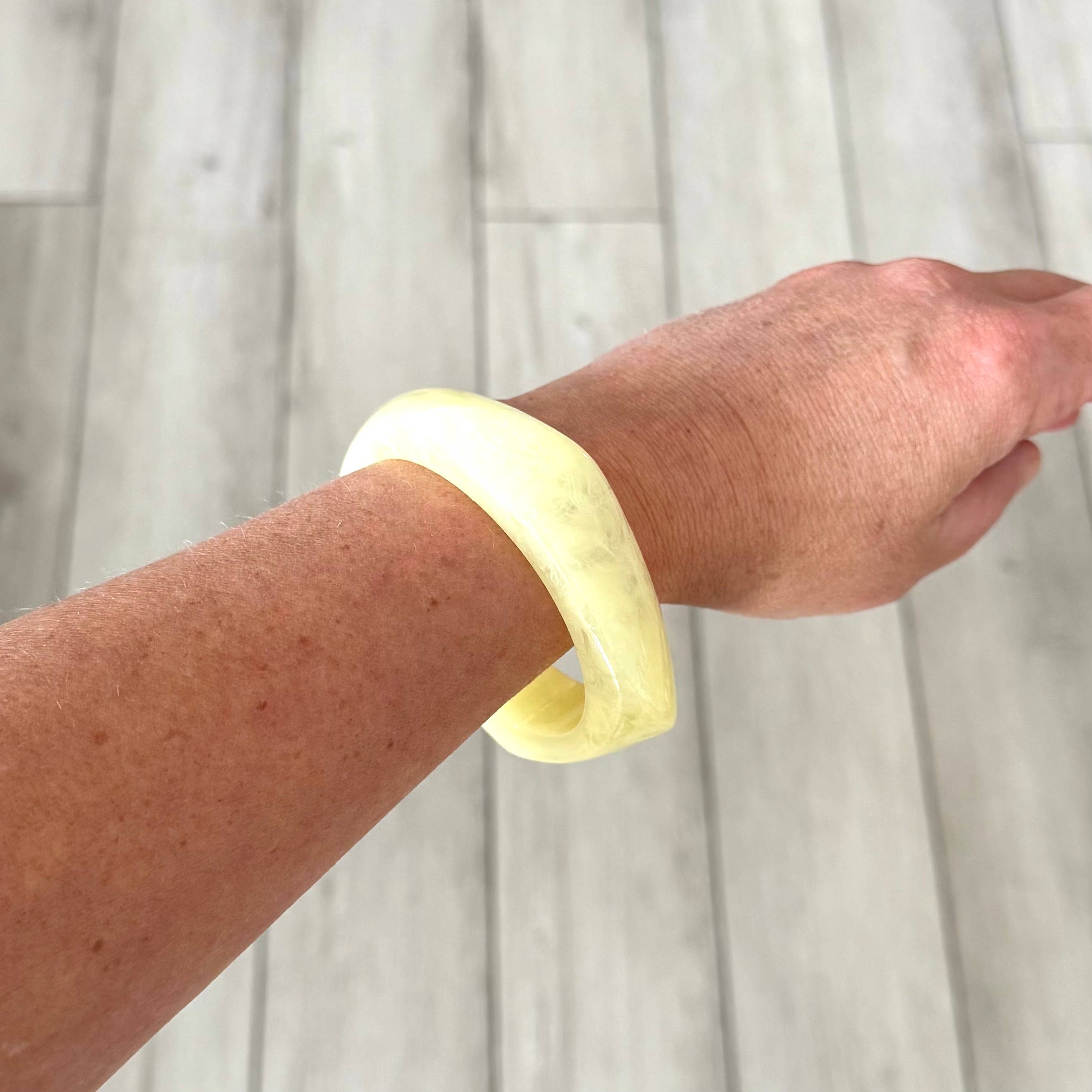 iconic mi – wholesale Bangle bracelet – Swirl Acrylic Bangle Jewellery Pastel Yellow 2