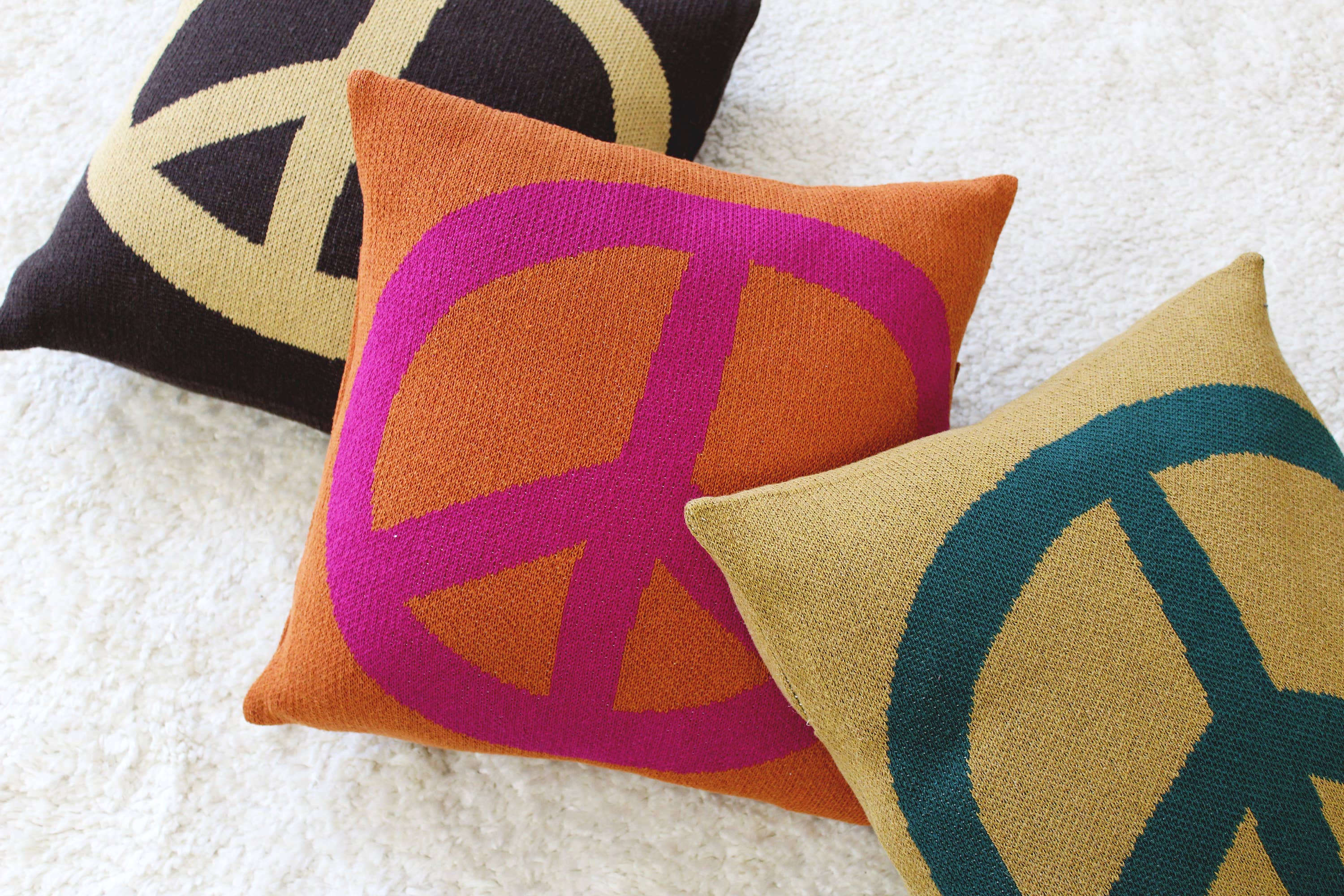 Calhoun & Co. - Wholesale Throw/Decorative Pillow - Peace Sign Knit Pillow11