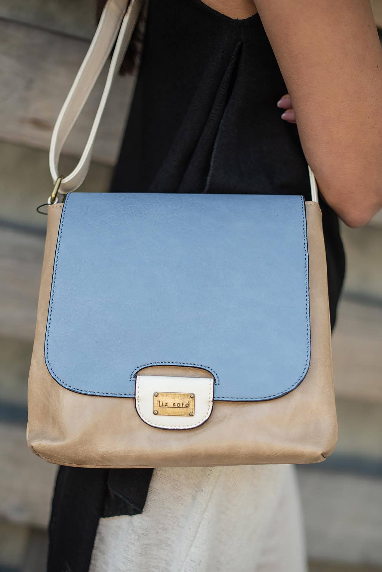 Liz Soto Handbags - Wholesale Crossbody Bag - Women's - Amy 3261 cross-body handbag5