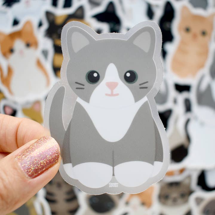 On dirait mon chat ! Autocollant gris en forme de chat pour la vente par Chester and Pearl