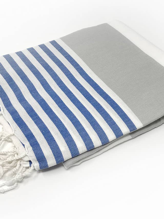 Anguilla, serviette de plage turque rayée en bleu royal, gris pour la vente par Ban De Osh