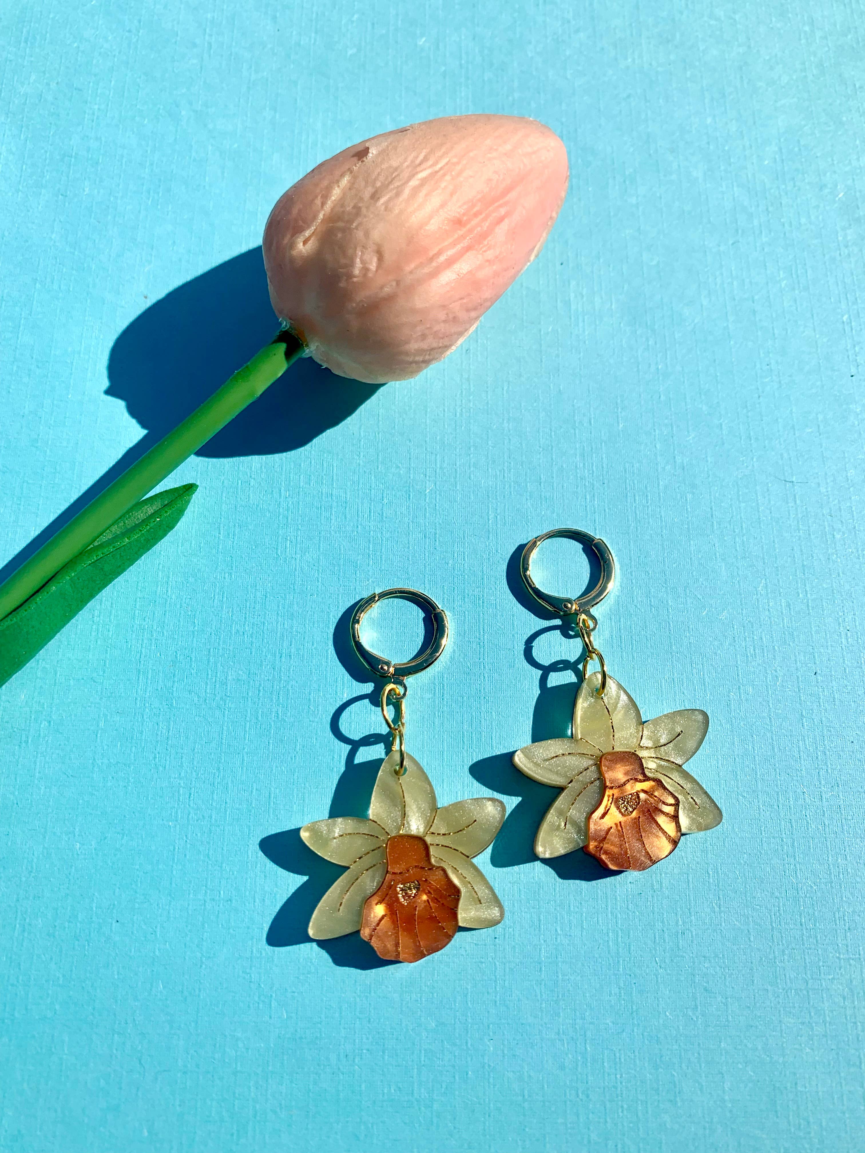 Not Picasso - Wholesale Huggie Earrings - Mini Daffodils 1