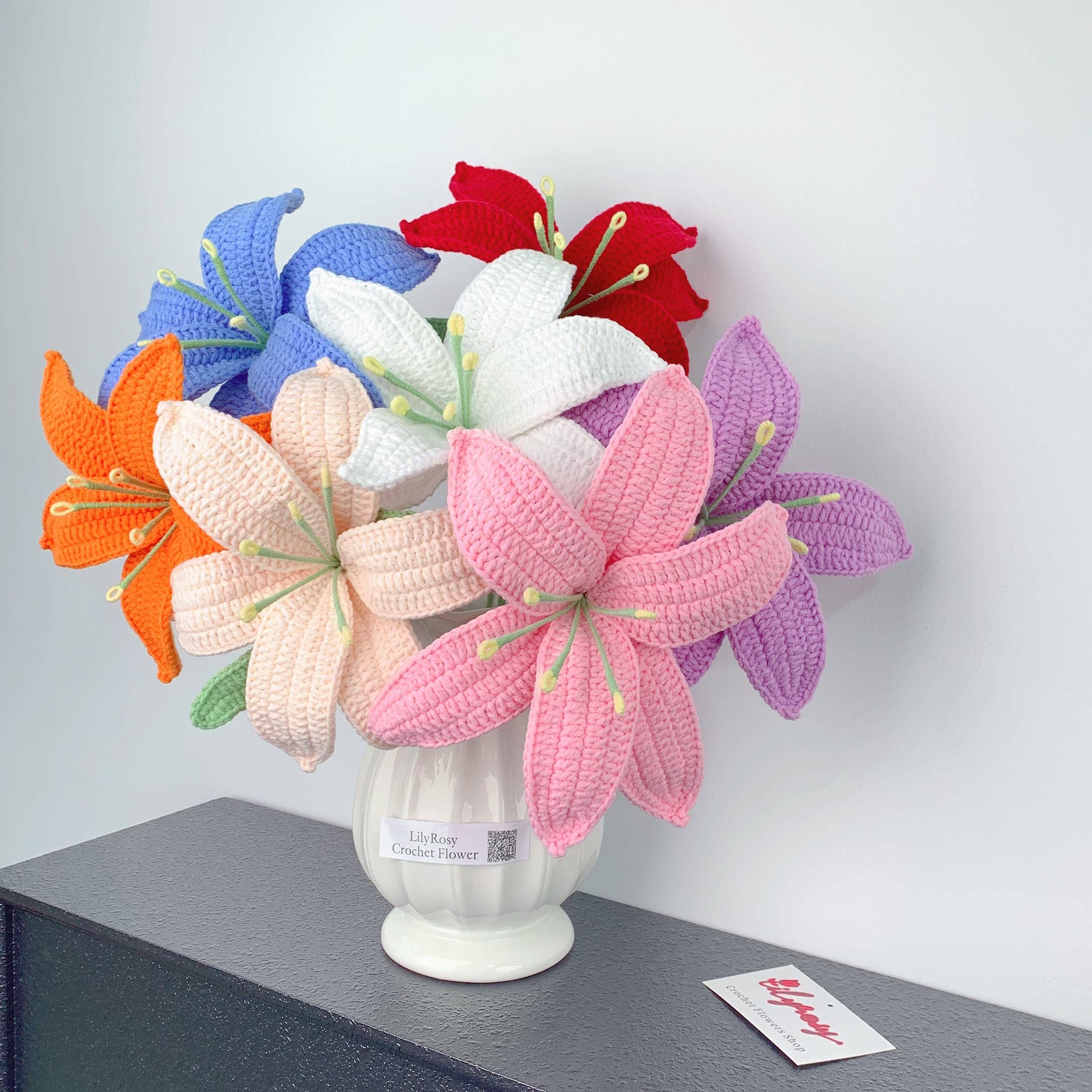 Lilyrosy（Duty free) - Wholesale Kunstbloemen - Gehaakte leliebloem cadeaus, Handgemaakte cadeaus voor elke gelegenheid1