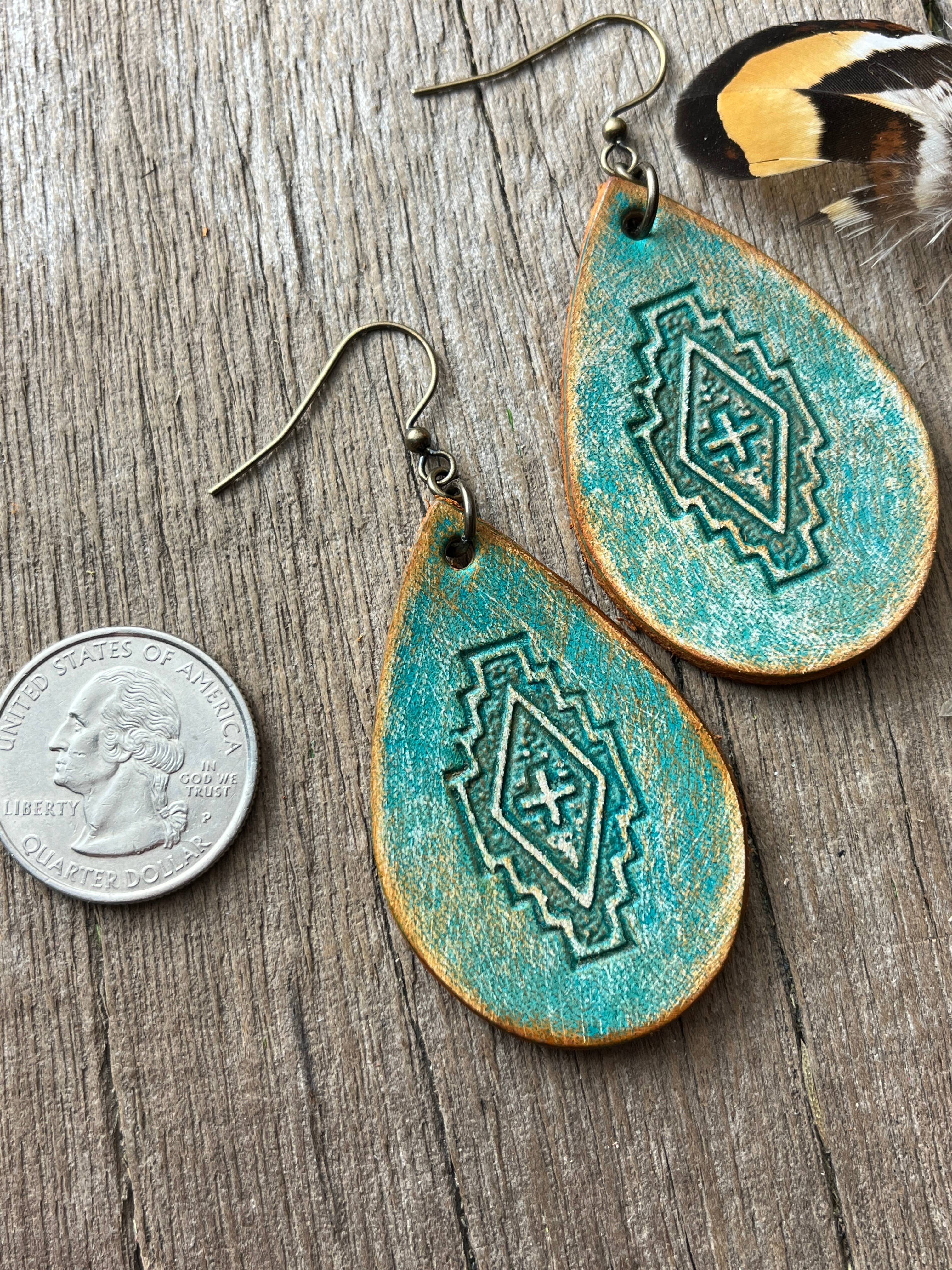 Red Pony Leather Goods - Wholesale Hangende/ronde oorbellen - Handgemaakte leren western oorbellen met Navajo dessin in zuidwesterse stijl6