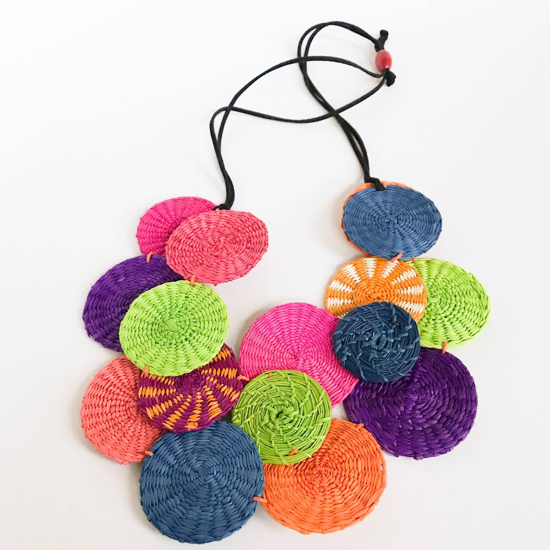 Belart Fair Trade – Engroshandel Halskæde med store vedhæng – Iraca håndvævede Disk Universo Bib halskæde0