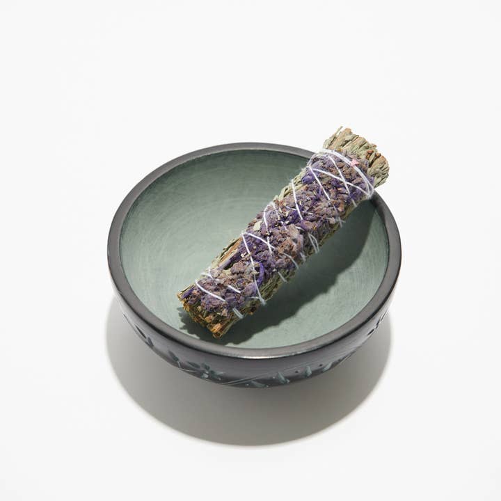 Liv Rocks - Wholesale Smudge Stick - White Sage & Lavender Smudge Sticks | Smudging Bundles2