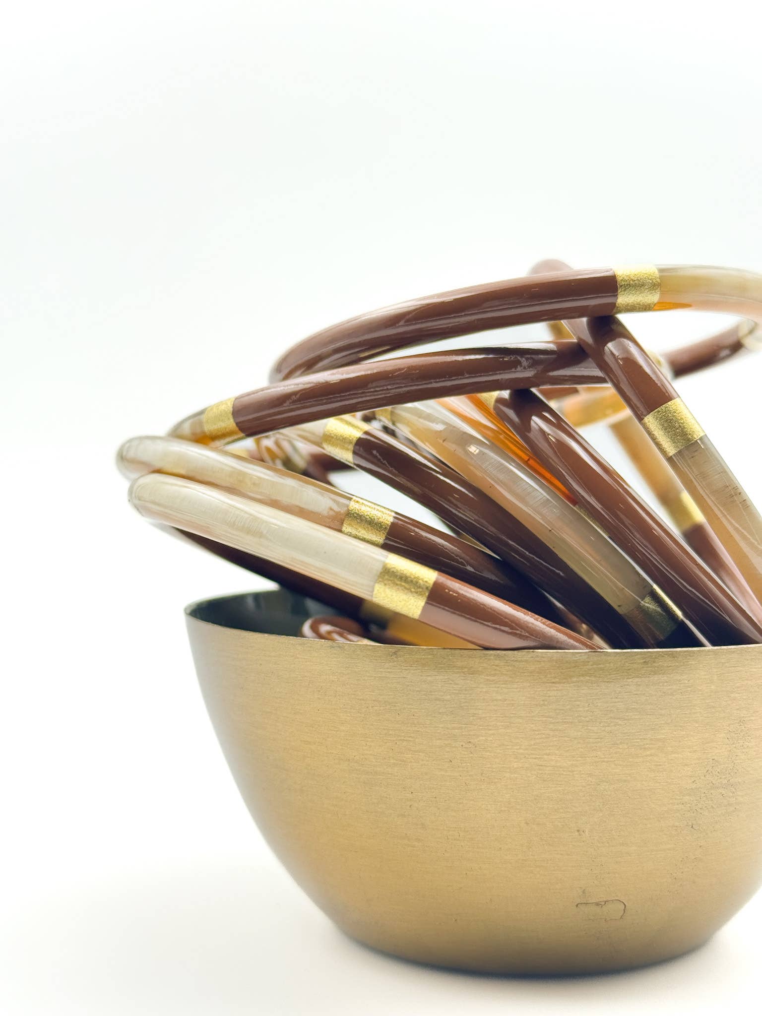MAISON KIZO - Wholesale Bangle Bracelet - Lacquered buffalo horn bangle Milk chocolate and gold 6mm3