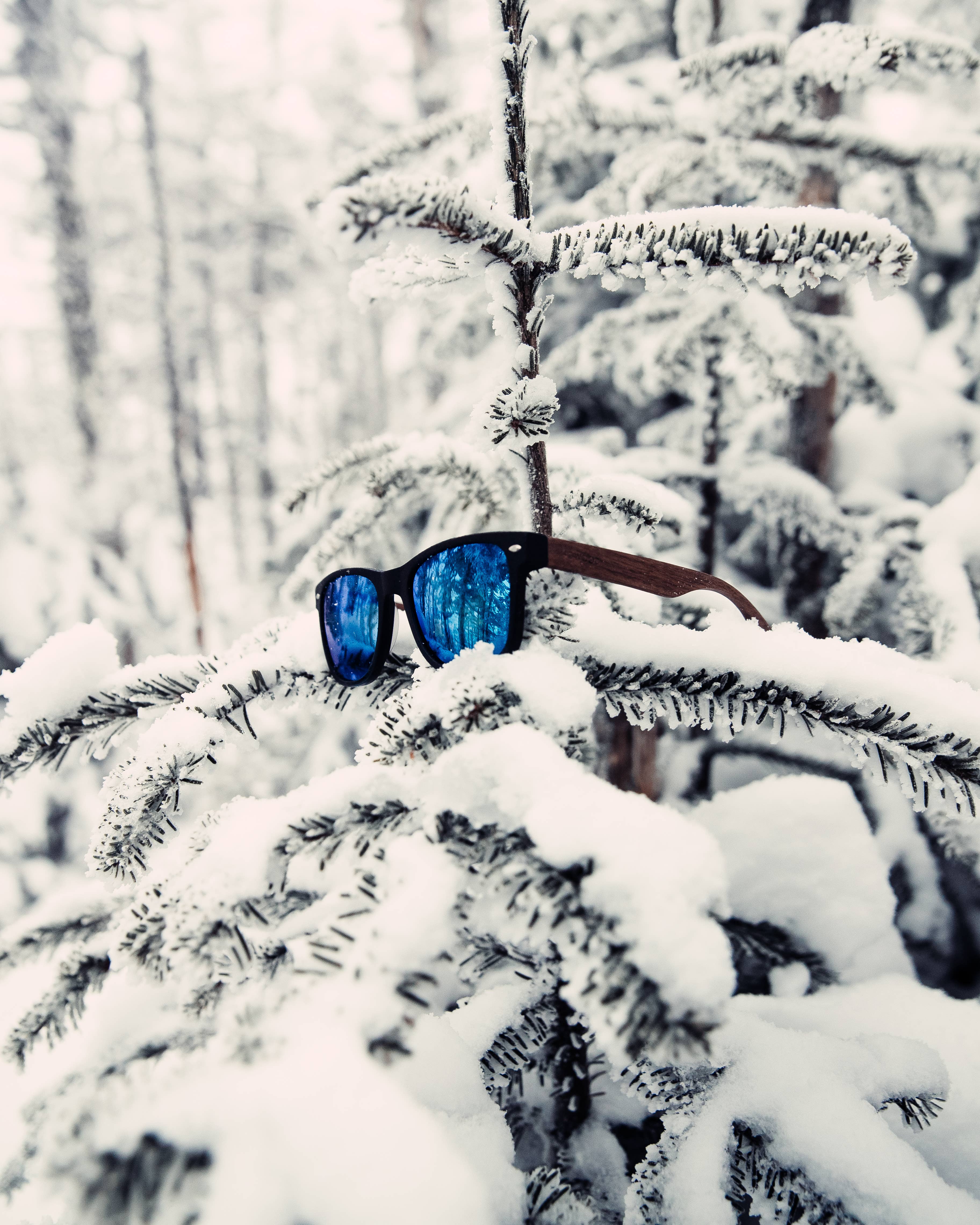 GOWOOD - Wholesale Sunglasses - Unisex - Walnut Wood Sunglasses with Blue Mirrored Polarized Lenses6