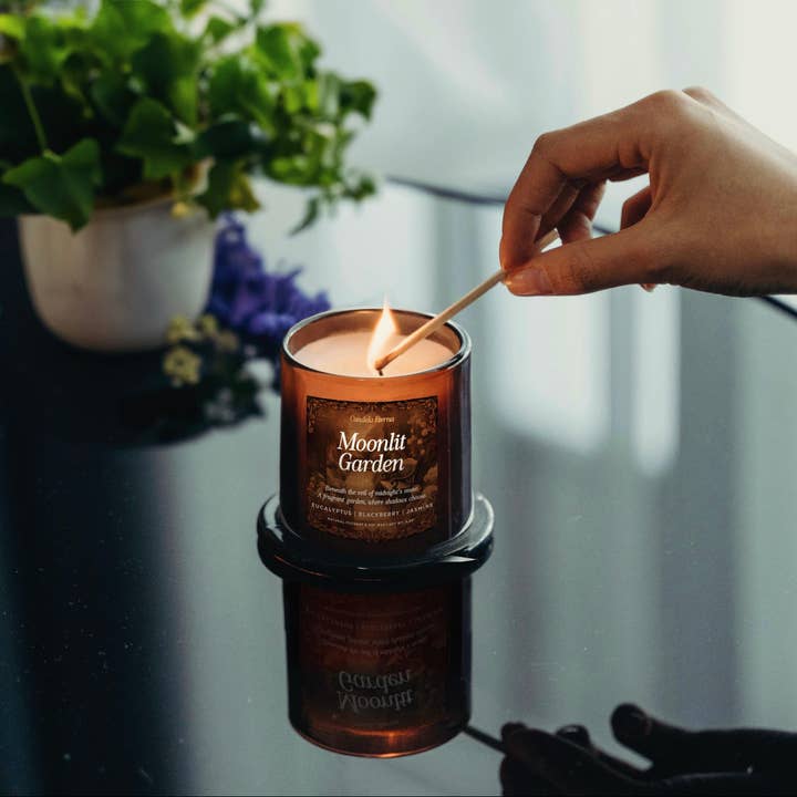 Moonlit Garden - Eucalyptus, Blackberry, Jasmine 8oz candle for wholesale by Candela Eterna