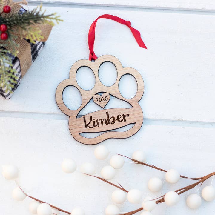 Ornement de patte de chien personnalisé pour la vente par Woobie Beans Jewelry, Gifts & Apparel