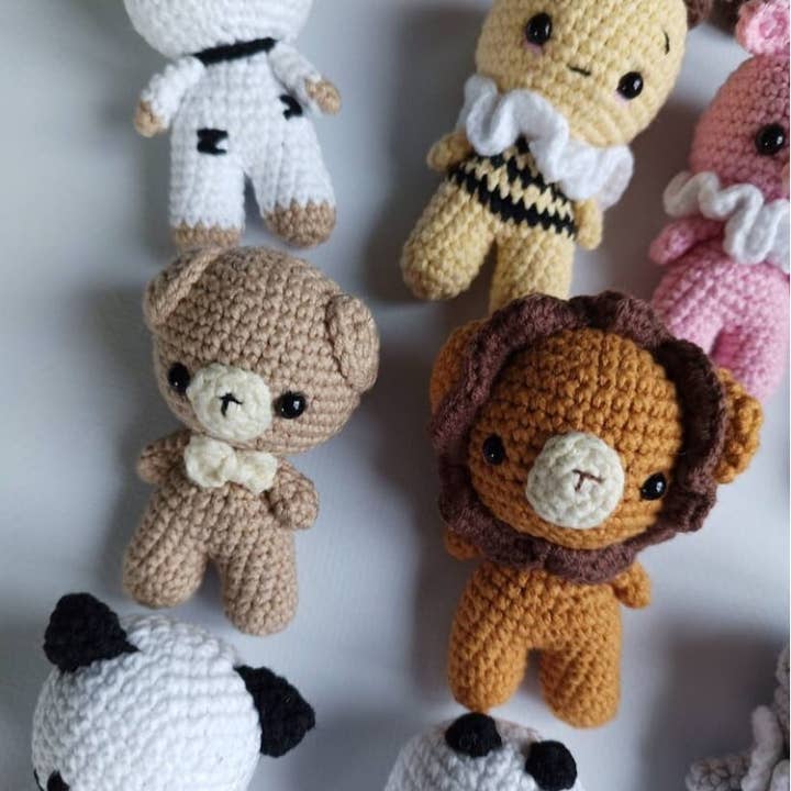 KLABELGIFT – Engroshandel Plyslegetøj - Børn og baby – Håndlavet Hæklet Mini Dyr Nøglering – Sød Amigurumi Gave