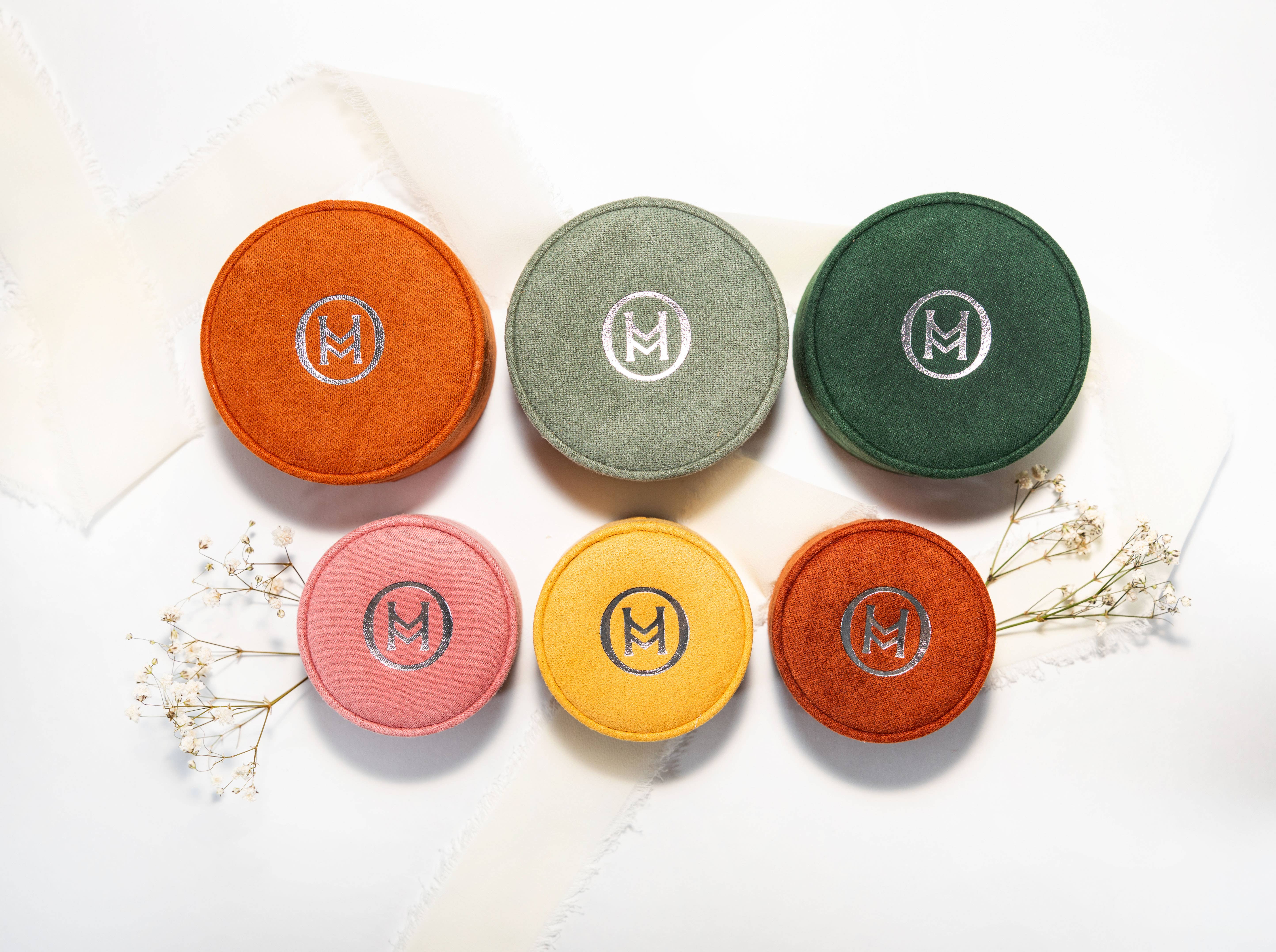 Moxie Maine - Wholesale Pendant/Charm Necklace - 701: Flower Cluster Snake Chain Bolo Necklace 9254