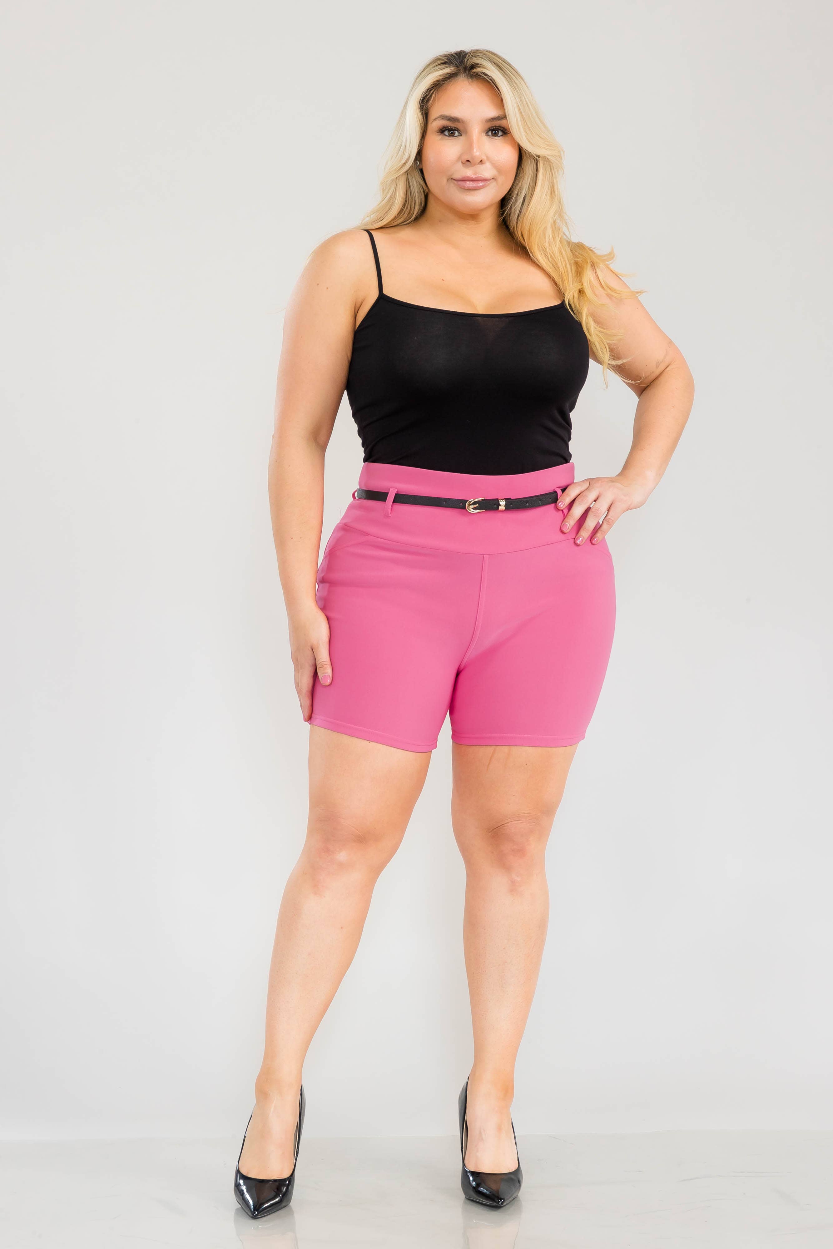 REDFINCH APPAREL INC – wholesale Shorts – Dam – Kvinnors plus size skulpterande shorts med konstläderbälte14