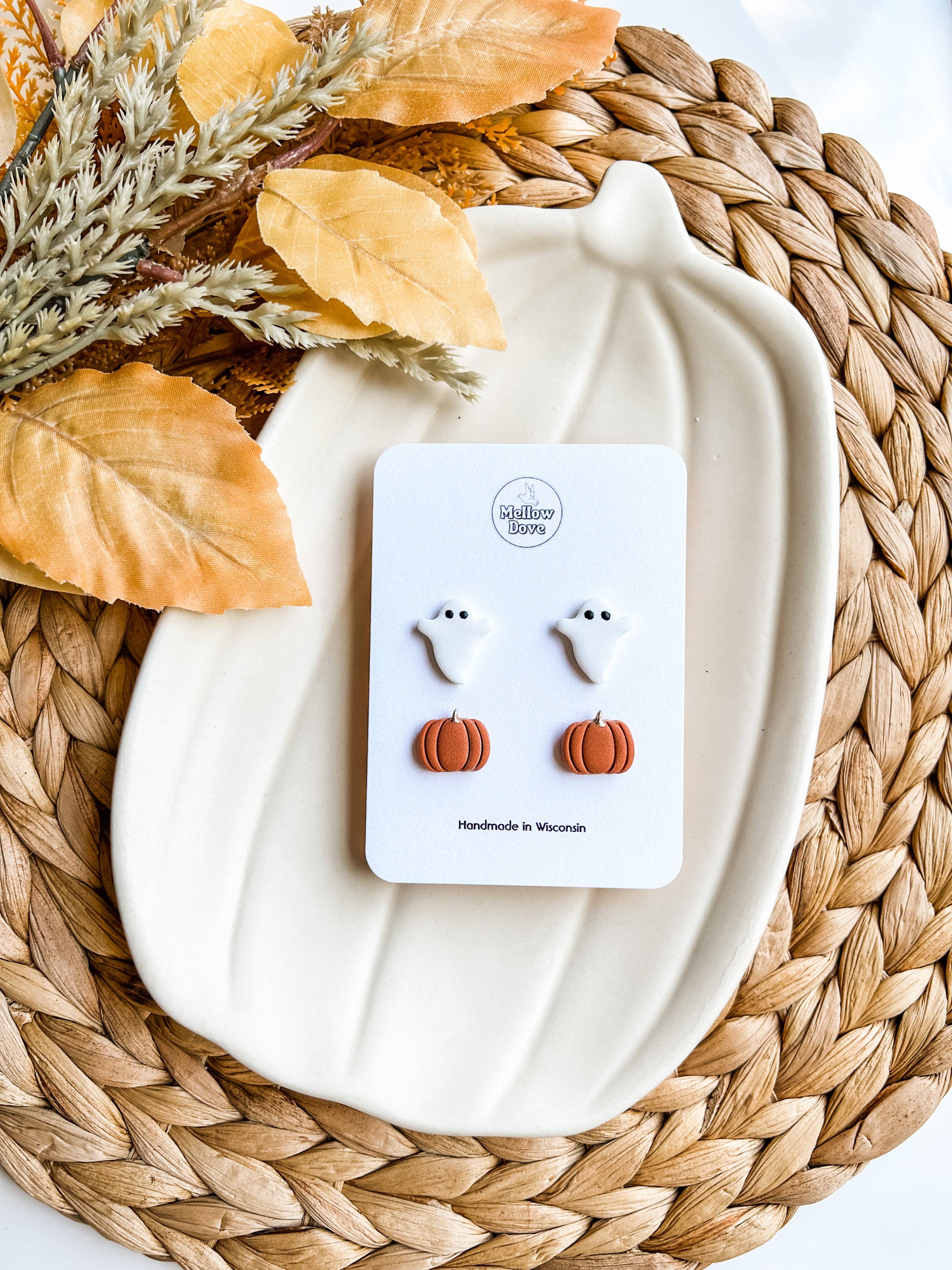 Mellow Dove Designs - Venta al por mayor Pendientes de botón/aretes de poste - Paquete de pendientes de arcilla Ghost + Pumpkin (CLÁSICO) | Pendientes de arcilla para Halloween