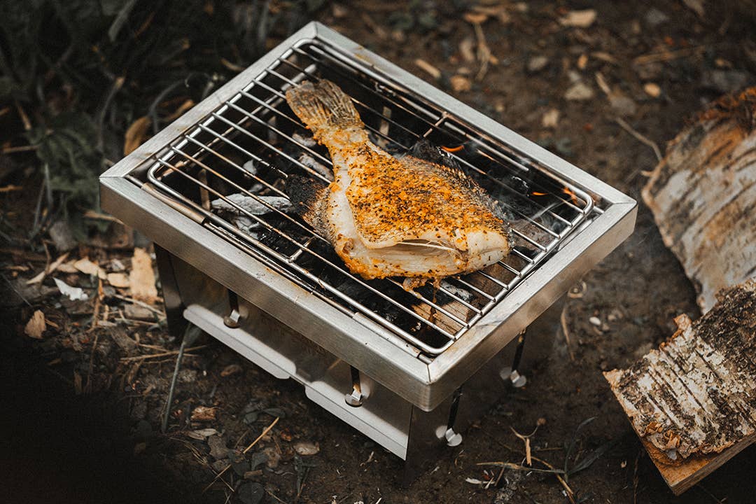 Lucky Jack - Wholesale Outdoor Grill Tools - Solo Grill, Flat-pack Camp Stove (10 pk.), Lifestyle4