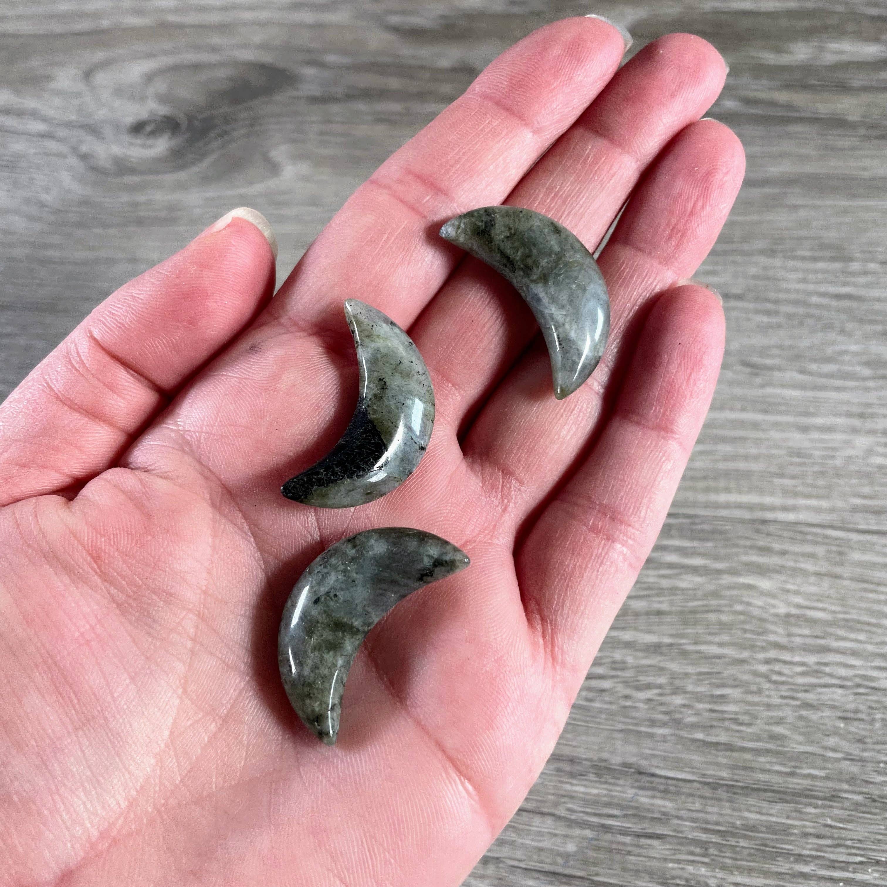 Keystone Crystals - Wholesale Spiritual Stone/Crystal - Assorted Gemstone Moons   – 1 Inch Crescent Moon Carvings16