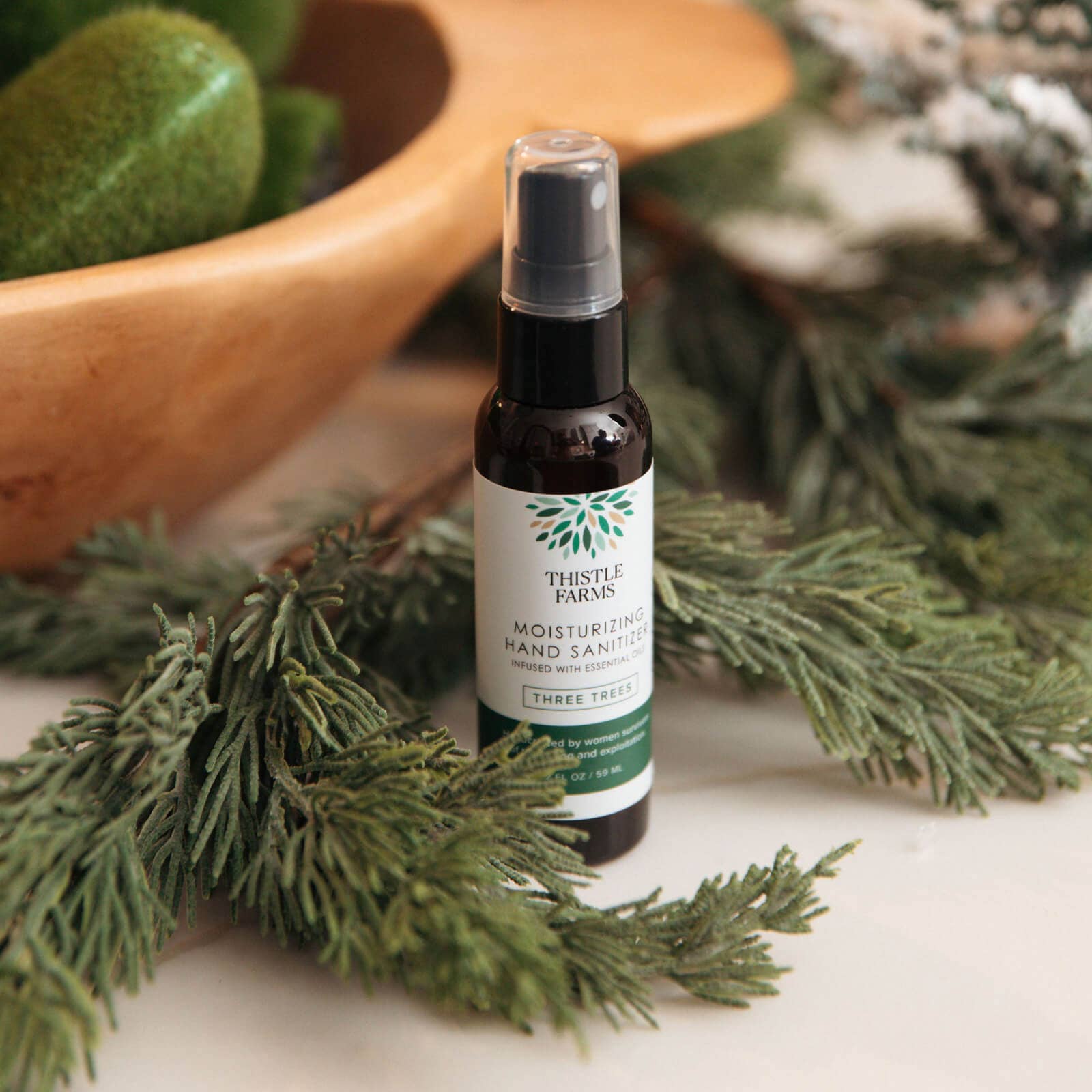 Thistle Farms - Vente Désinfectants pour les mains - Spray désinfectant pour les mains hydratant Holiday Three Trees 59 ml5