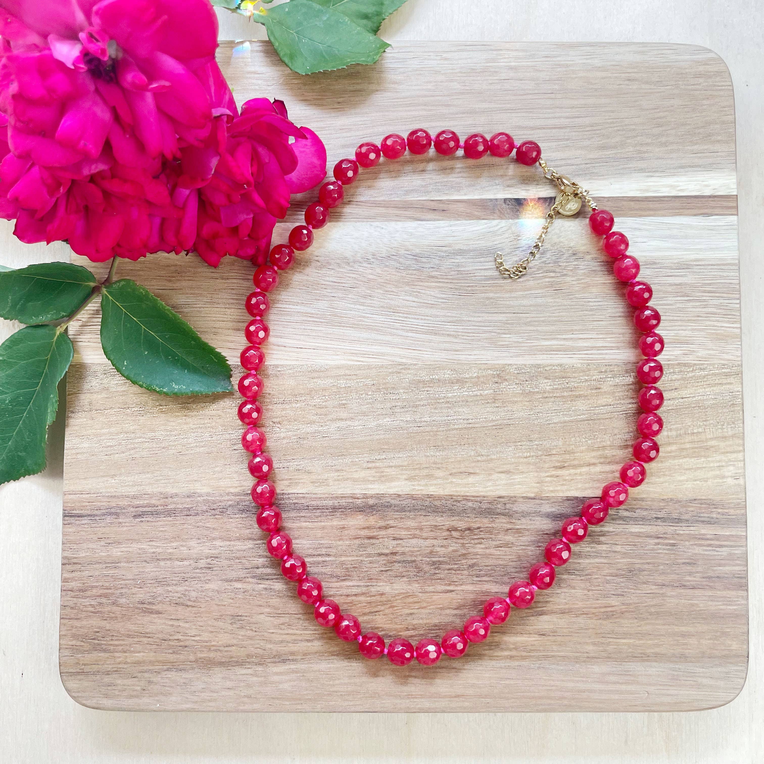 Ewelina Pas Jewelry - Wholesale Kralen/parelketting - Roodgeverfde Jade gefacetteerde 8 mm kralenketting8