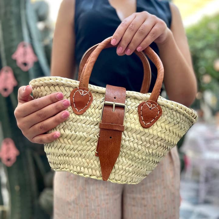 Handwoven Straw Basket Bag with Leather Handles for wholesale by DarKech
