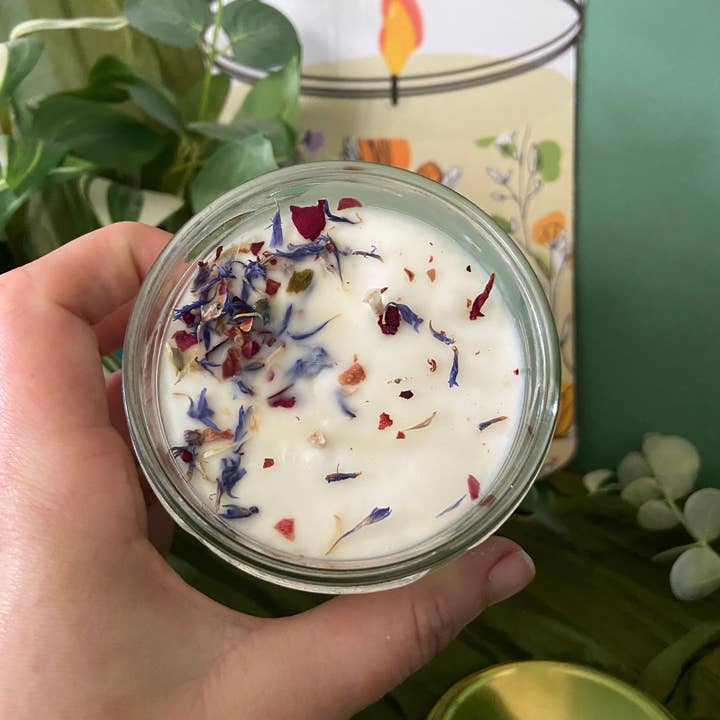 Lilium Blanc - Wholesale Jar/Filled Candle - Soy Wax Melon Candle & Flower Petals2