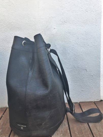 Rygsæk lavet af dæk og genanvendt MAYA GOMA GO4 for engroshandel hos Casa Natura Design SL