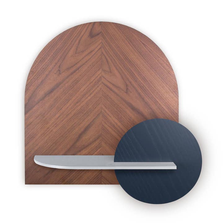 Wandregal Alba · Fischgrätmuster aus Nussbaum für den Großhandel von Woodendot