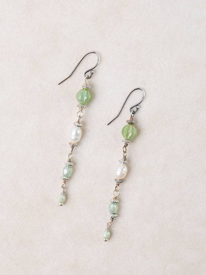 Mint Julep Pearl, Tsjechische Glazen Oorbellen met Hanger voor wholesale door Anne Vaughan Designs Jewelry