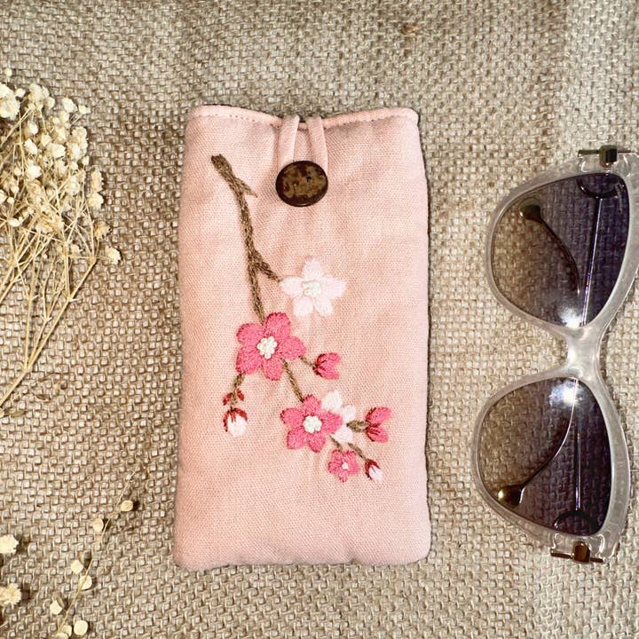 Quince Fables - Wholesale Eyewear Cases & Holders - Women's - Flower Embroidered Soft Linen Padded Glasses Case