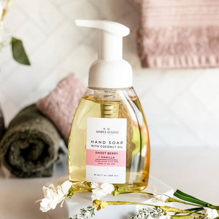 Savon moussant pour les mains Baies douces et vanille | Savon à l'huile de noix de coco pour la vente par Simply Stated Bath & Body