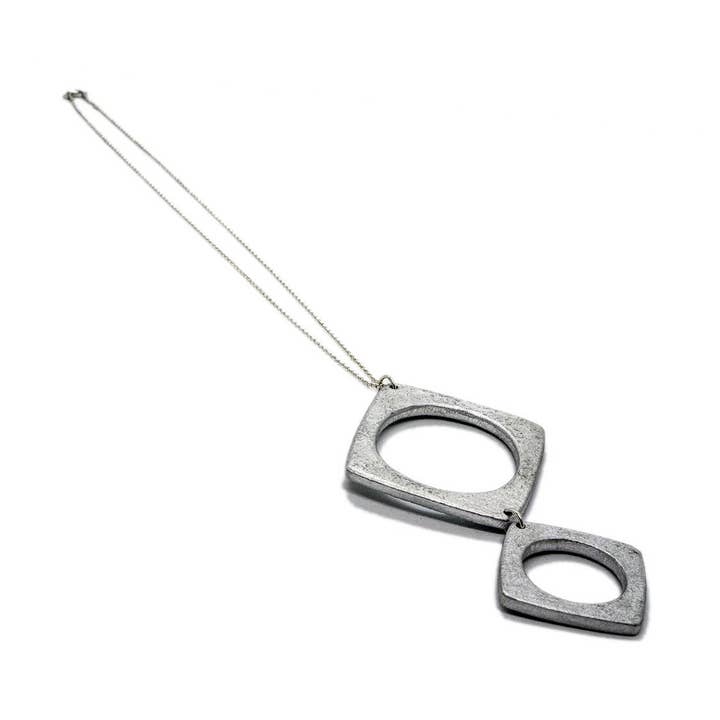 Halsband med dubbla kvadrater för wholesale av No War Factory s.r.l.