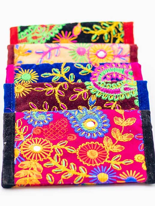 Hand-embroidered ethnic wallet Kimago – Unique design and func for wholesale by Kimago Look