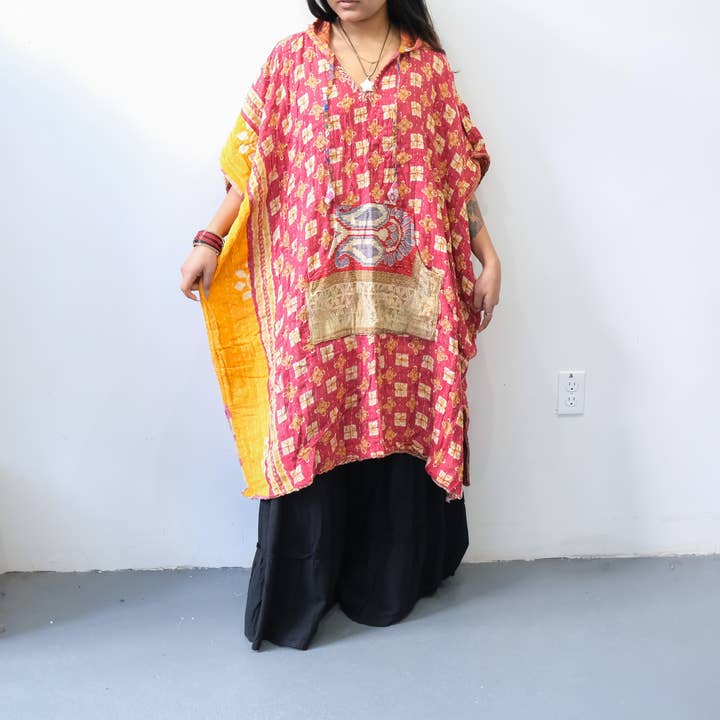 Karma Nepal Crafts – Engroshandel Poncho - Dame – Håndlavet Kantha Vendbar Poncho med Hætte18