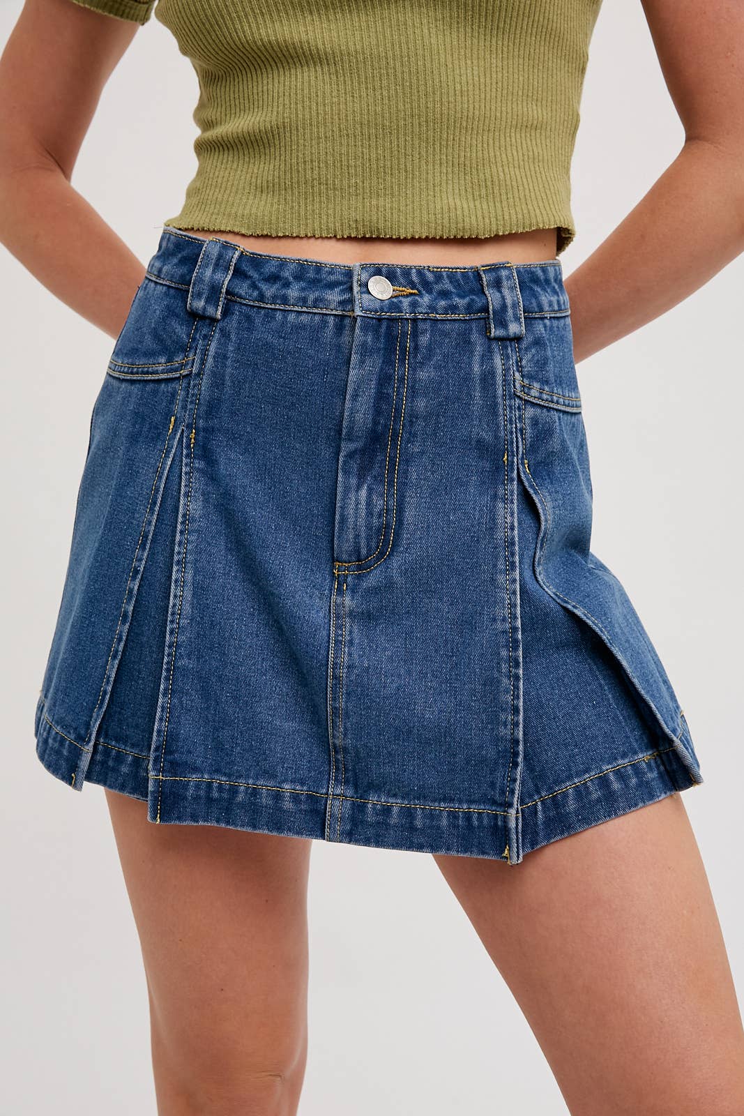 Bluivy - Venta al por mayor Falda pantalón - Mujer - PANTALONES CORTOS DE MEZCLILLA CON PLIEGUES EN LA PARTE DELANTERA15