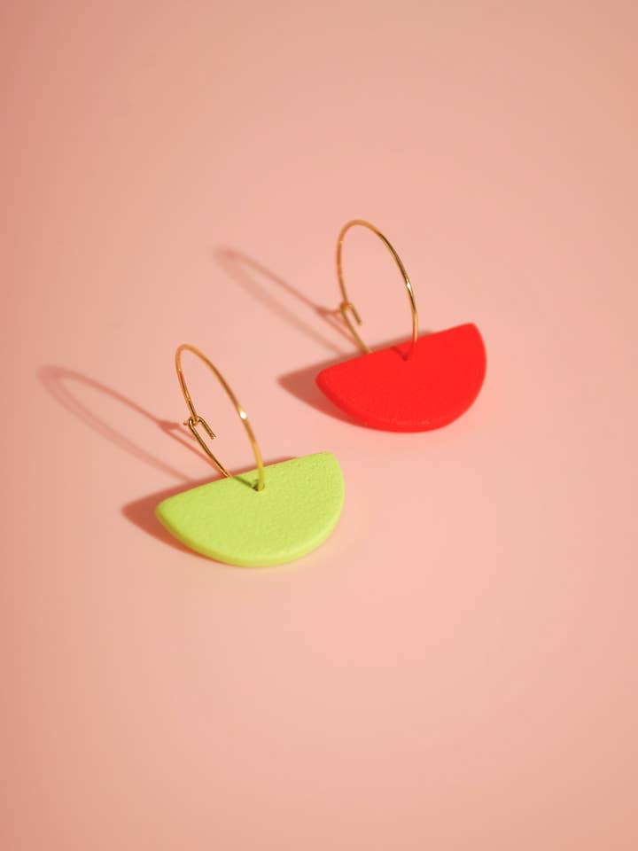 Bunte Creolen | Handgefertigt & 24K vergoldet for wholesale by Santøclay Handmade