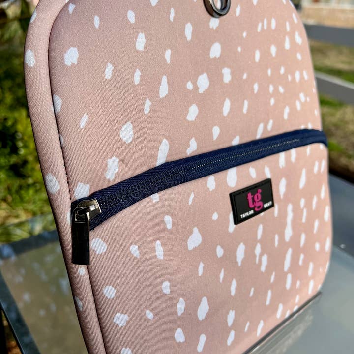 TAYLOR GRAY - Wholesale Sporting Accessories - The Ann Pickleball Paddle Cover | shoptaylorgray2