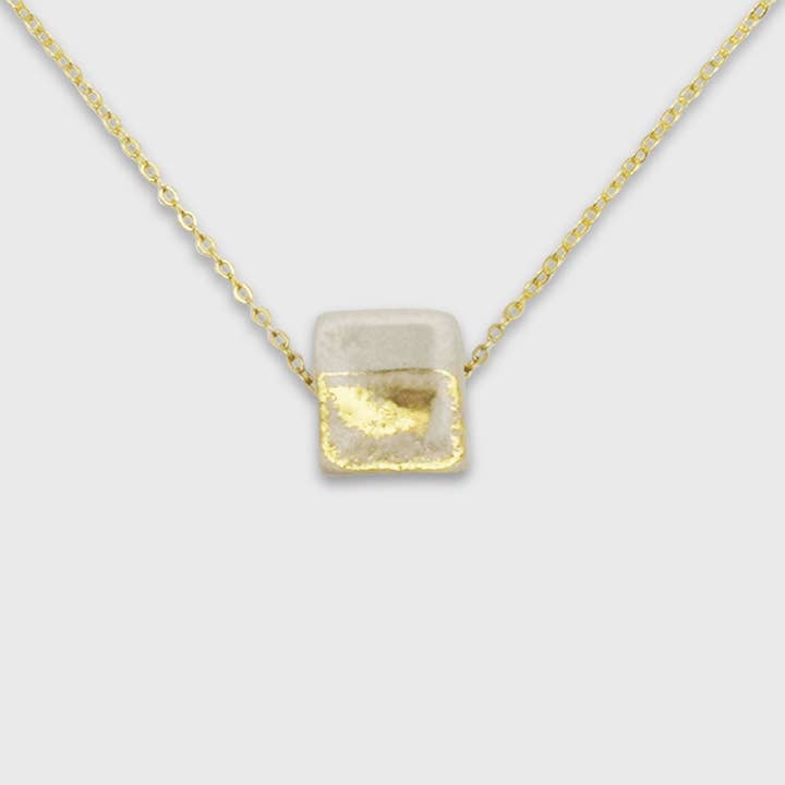 Collier cube blanc nacré or fait main Provence for wholesale by Corinne Ceramique