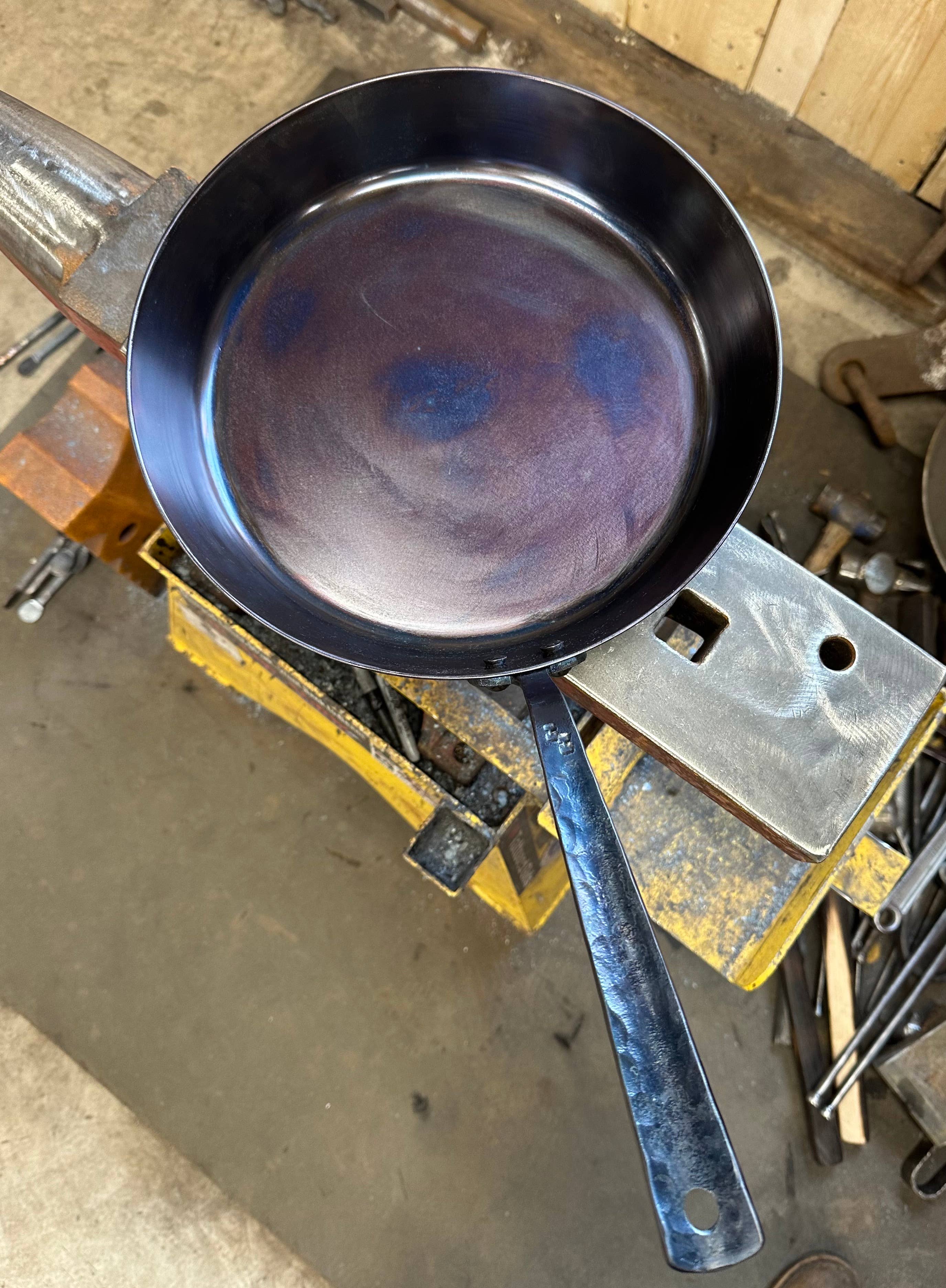 Independent Ironware – wholesale Cast iron skillet – 12.5" Wyoming Range Skillet4