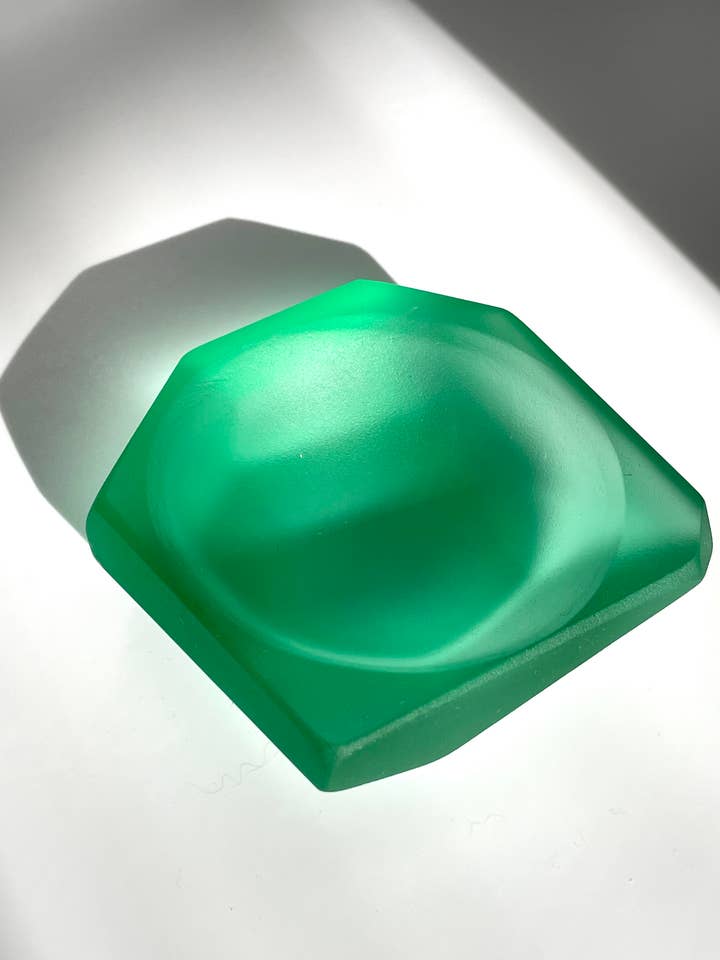 Smaragdglas saltkælder for engroshandel hos Morgan Gilbreath