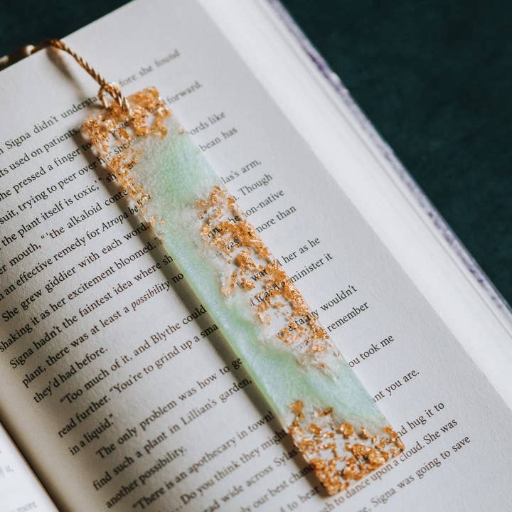 Dège Creative – wholesale Bookmark – Sage Green Moon Phases & Geode Bookmark