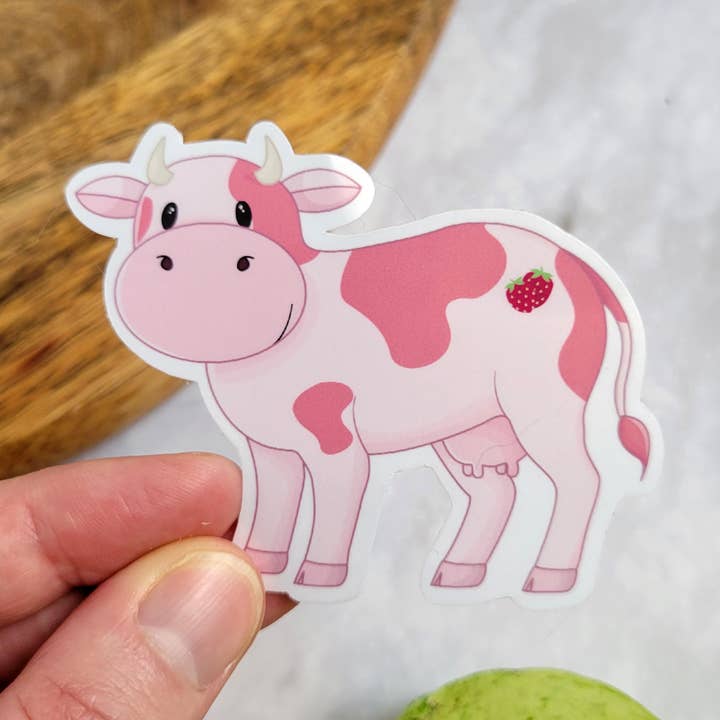 Autocollant en vinyle Strawberry Cow, 3x2" pour la vente par Chez Louie Designs