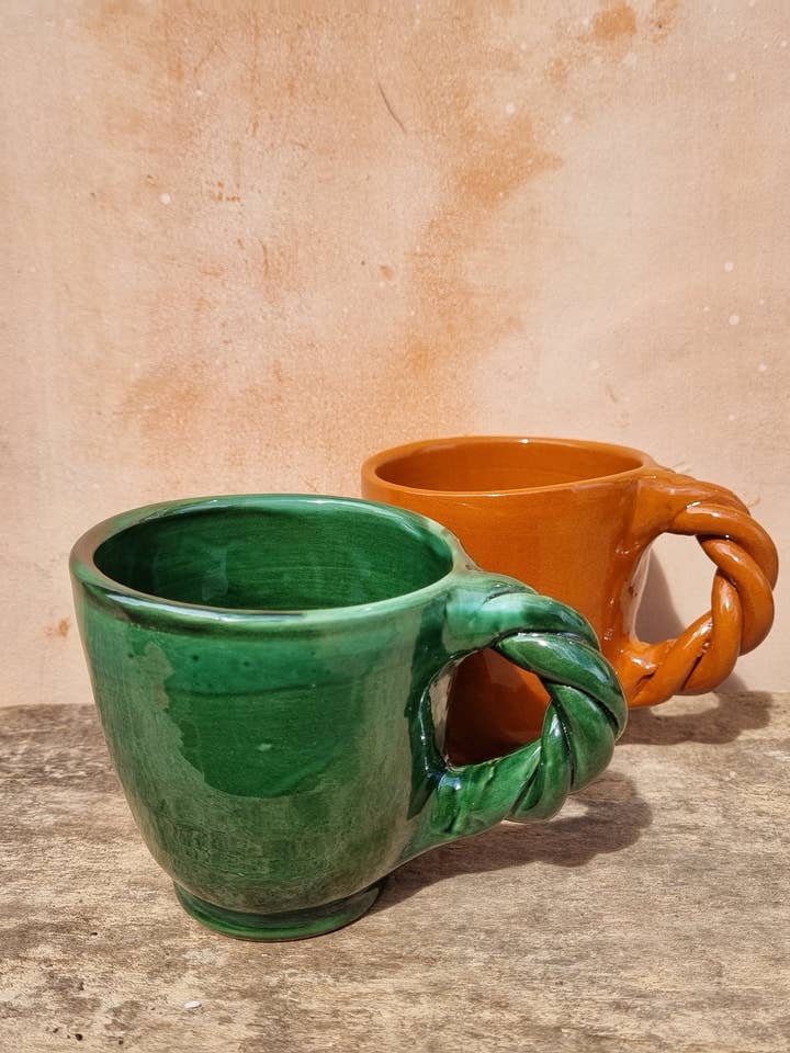 Handmade mugs for wholesale by Cerámica Roca Caus