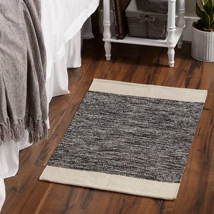 Welcome Home Unbeatable Deals - Vente Tapis - Tapis tissé à la main à bordures panachées noires 2 x 3 pi6