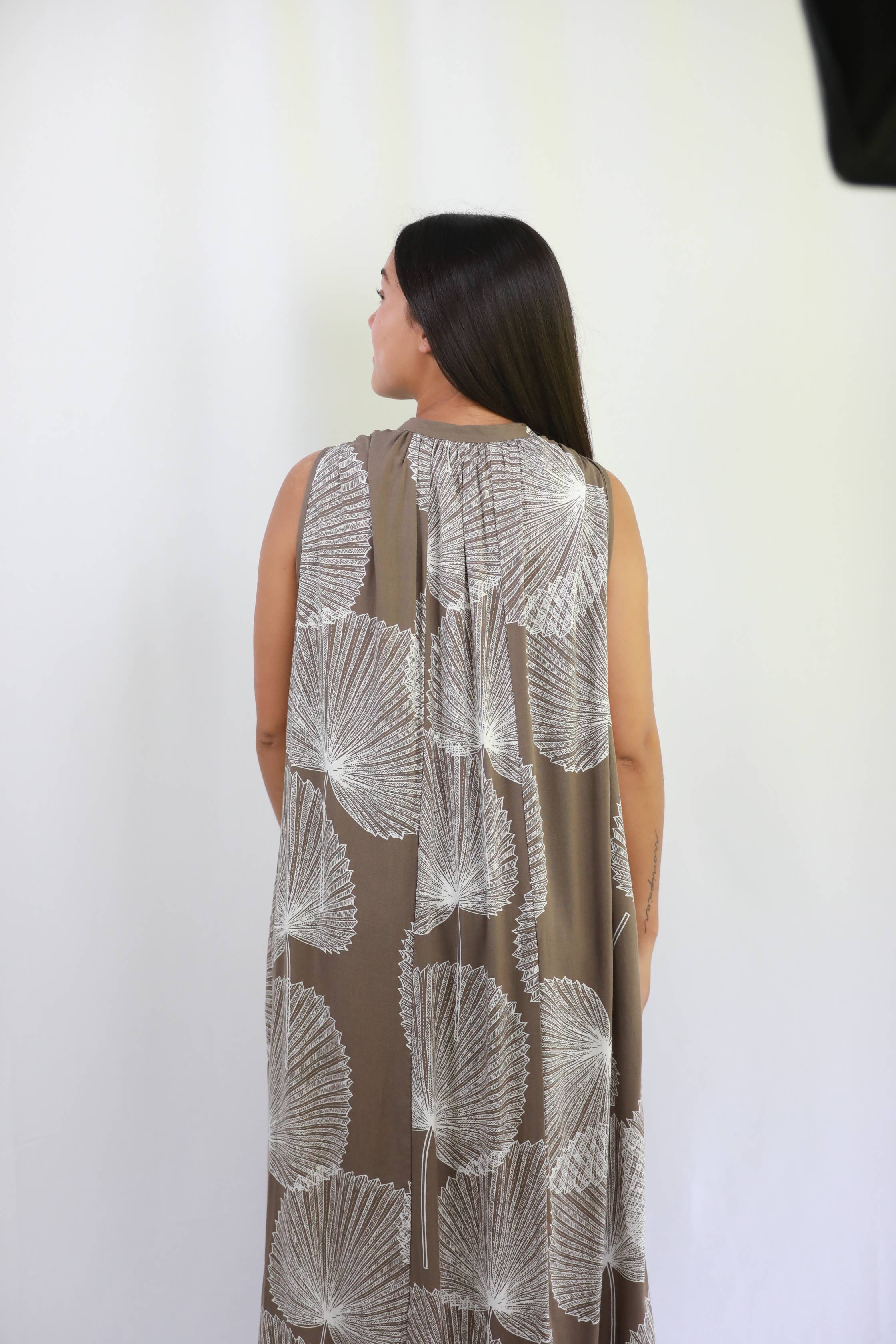 Muumuu Rainbow / DBA Princess Kaiulani Fashions – wholesale Dress – Women's – Shirt Dress with Pockets- Loulu Palm Leaf Print6