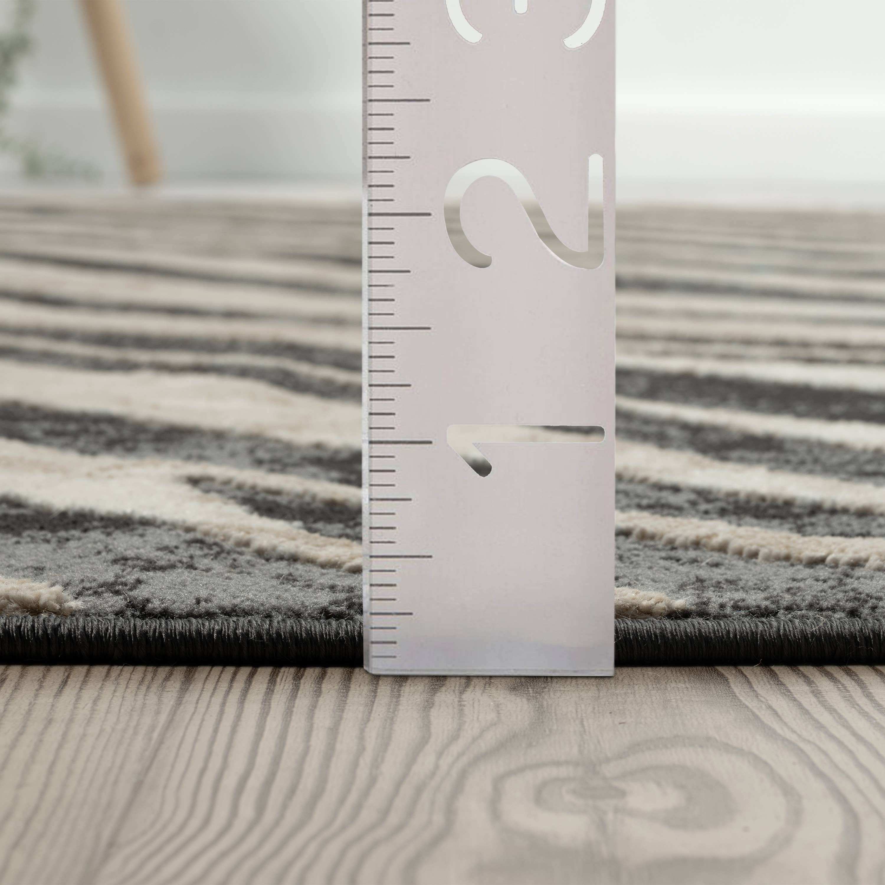 Abani Rugs - Wholesale Area Rug - Abani Rugs TER160A Beige Black Diagonal Zebra Pattern Rug6