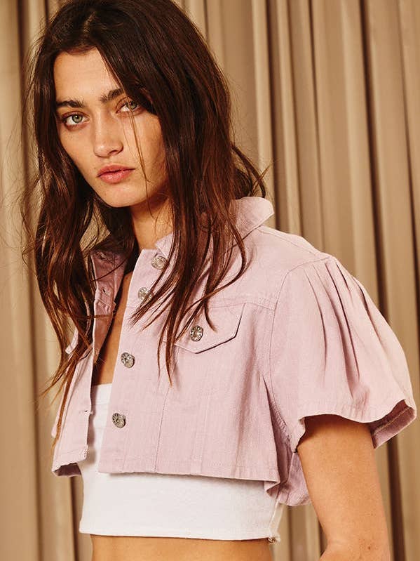 IT1584 UDSALG I OUTLET Kort Denimjakke med Pufærmer for engroshandel hos BUCKETLIST OUTLET