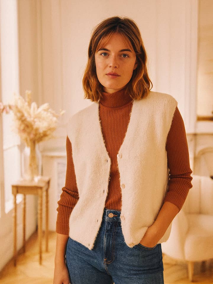 Sleeveless vest in soft knit PG2528 for wholesale by Pépouz' Paris